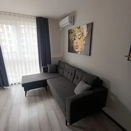 アパート 210th One Bedroom